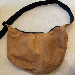 BAGGU pinto medium crescent EUC